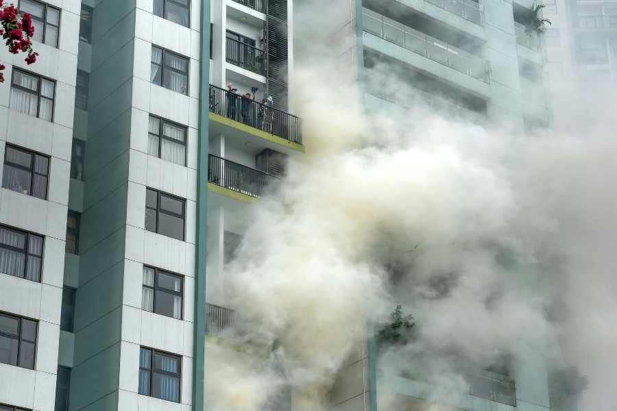 Smoke coming out from a bulding that is on fire.